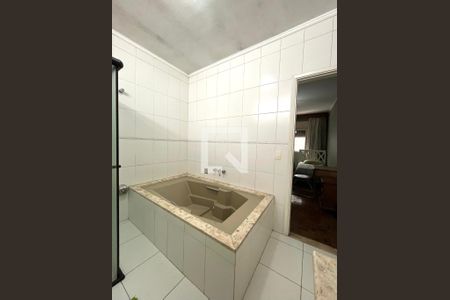 Casa para alugar com 465m², 5 quartos e 6 vagas Casa para alugar com 465m², 5 quartos e 6 vagasBanheiro da Suíte