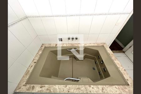 Casa para alugar com 465m², 5 quartos e 6 vagas Casa para alugar com 465m², 5 quartos e 6 vagasBanheiro da Suíte