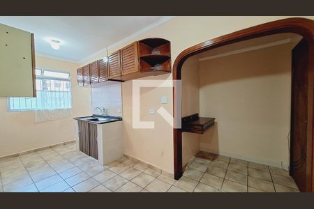 Sala/Cozinha de apartamento para alugar com 1 quarto, 37m² em Vila Tupi, Praia Grande