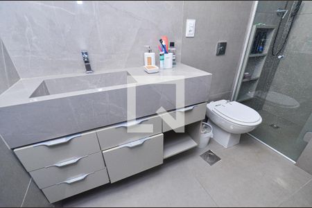 Banheiro suíte de apartamento à venda com 1 quarto, 38m² em Carmo, Belo Horizonte