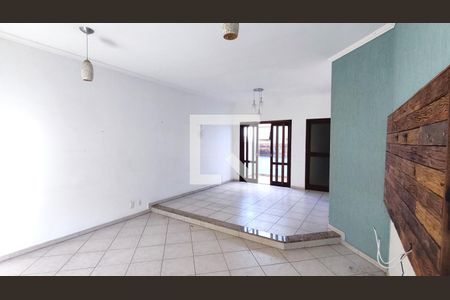 Casa à venda com 220m², 3 quartos e 2 vagasSala