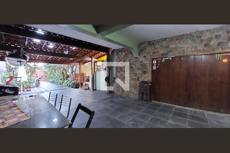 Casa para alugar com 379m², 3 quartos e 4 vagas Casa para alugar com 379m², 3 quartos e 4 vagasGaragem