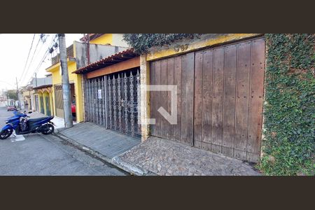 Casa para alugar com 379m², 3 quartos e 4 vagas Casa para alugar com 379m², 3 quartos e 4 vagasFachada