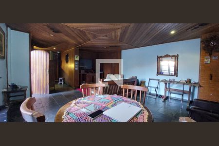 Casa para alugar com 379m², 3 quartos e 4 vagas Casa para alugar com 379m², 3 quartos e 4 vagasSala 2