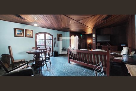 Casa para alugar com 379m², 3 quartos e 4 vagas Casa para alugar com 379m², 3 quartos e 4 vagasSala 2