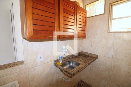 Cozinha de kitnet/studio para alugar com 1 quarto, 30m² em Marechal Hermes, Rio de Janeiro