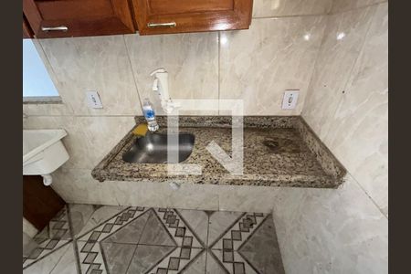 Cozinha de kitnet/studio para alugar com 1 quarto, 30m² em Marechal Hermes, Rio de Janeiro