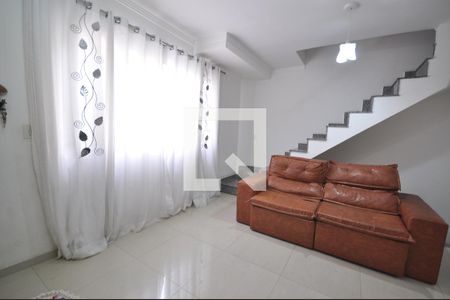 Sala de casa de condomínio para alugar com 2 quartos, 70m² em Vila Nivi, São Paulo