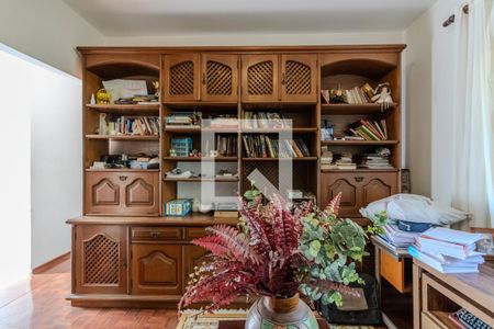 Casa à venda com 250m², 3 quartos e 4 vagas Casa à venda com 250m², 3 quartos e 4 vagasEscritório