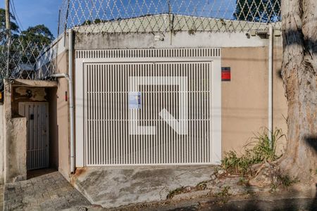 Casa à venda com 250m², 3 quartos e 4 vagas Casa à venda com 250m², 3 quartos e 4 vagasFachada