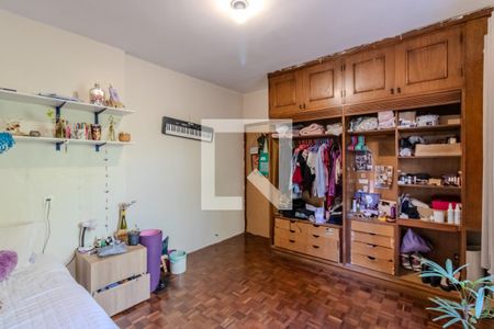 Casa à venda com 250m², 3 quartos e 4 vagas Casa à venda com 250m², 3 quartos e 4 vagasQuarto 2