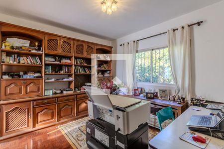 Casa à venda com 250m², 3 quartos e 4 vagas Casa à venda com 250m², 3 quartos e 4 vagasEscritório