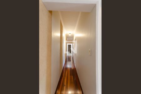 Corredor de casa para alugar com 4 quartos, 166m² em Vila Arcadia, São Paulo