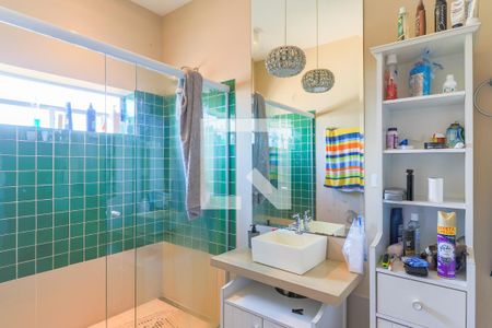 Casa para alugar com 690m², 4 quartos e 8 vagas Casa para alugar com 690m², 4 quartos e 8 vagasBanheiro da Suíte 2