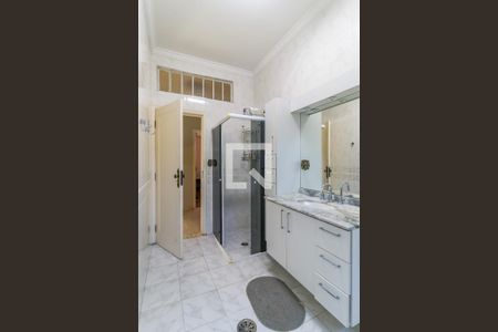 Casa para alugar com 690m², 4 quartos e 8 vagas Casa para alugar com 690m², 4 quartos e 8 vagasBanheiro 1