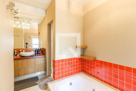 Casa para alugar com 690m², 4 quartos e 8 vagas Casa para alugar com 690m², 4 quartos e 8 vagasBanheiro da Suíte 1