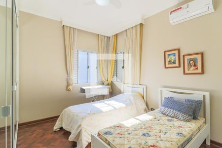 Casa para alugar com 690m², 4 quartos e 8 vagas Casa para alugar com 690m², 4 quartos e 8 vagasQuarto 1