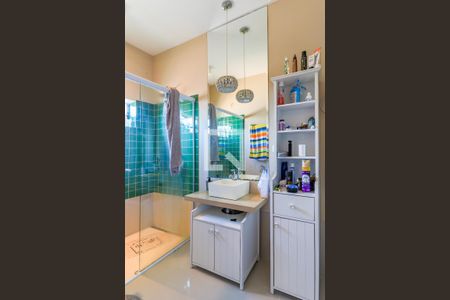 Casa para alugar com 690m², 4 quartos e 8 vagas Casa para alugar com 690m², 4 quartos e 8 vagasBanheiro da Suíte 2