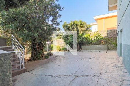 Casa para alugar com 690m², 4 quartos e 8 vagas Casa para alugar com 690m², 4 quartos e 8 vagasÁrea externa/Garagem