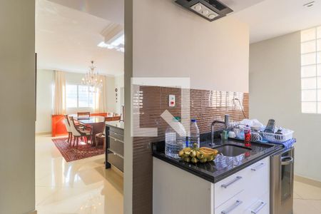 Casa para alugar com 690m², 4 quartos e 8 vagas Casa para alugar com 690m², 4 quartos e 8 vagasCozinha