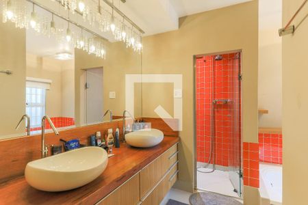 Casa para alugar com 690m², 4 quartos e 8 vagas Casa para alugar com 690m², 4 quartos e 8 vagasBanheiro da Suíte 1