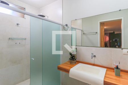 Casa para alugar com 690m², 4 quartos e 8 vagas Casa para alugar com 690m², 4 quartos e 8 vagasBanheiro 2