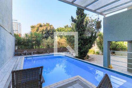 Casa para alugar com 690m², 4 quartos e 8 vagas Casa para alugar com 690m², 4 quartos e 8 vagasPiscina