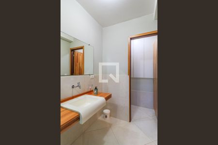 Casa para alugar com 690m², 4 quartos e 8 vagas Casa para alugar com 690m², 4 quartos e 8 vagasBanheiro 2