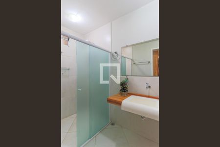 Casa para alugar com 690m², 4 quartos e 8 vagas Casa para alugar com 690m², 4 quartos e 8 vagasBanheiro 2