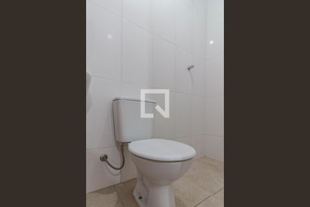 Banheiro de kitnet/studio para alugar com 1 quarto, 35m² em Alto Caiçaras, Belo Horizonte