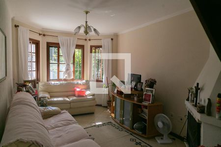 Sala de casa para alugar com 3 quartos, 192m² em Guarujá, Porto Alegre