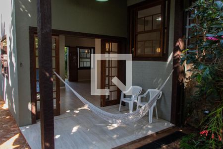 Casa de condomínio à venda com 293m², 3 quartos e 4 vagas Casa de condomínio à venda com 293m², 3 quartos e 4 vagasÁREA EXTERNA FUNDOS