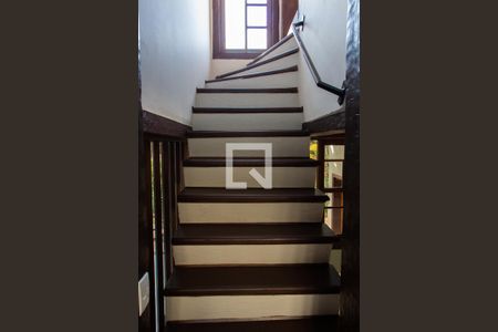 Casa de condomínio à venda com 293m², 3 quartos e 4 vagas Casa de condomínio à venda com 293m², 3 quartos e 4 vagasESCADA ACESSO LAREIRA