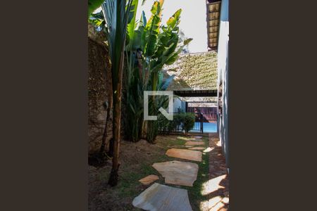 Casa de condomínio à venda com 293m², 3 quartos e 4 vagas Casa de condomínio à venda com 293m², 3 quartos e 4 vagasÁREA EXTERNA FUNDOS