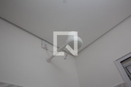 Banheiro de kitnet/studio para alugar com 1 quarto, 29m² em Vila Guedes, São Paulo
