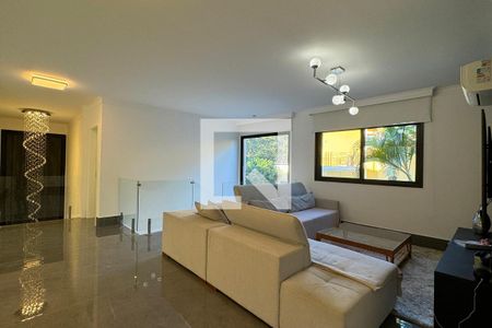 Sala de TV de casa de condomínio à venda com 4 quartos, 435m² em Alphaville, Santana de Parnaíba