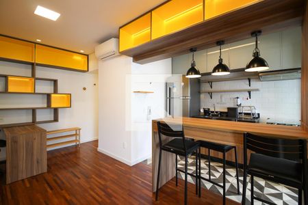 Sala/Cozinha de apartamento à venda com 1 quarto, 64m² em Pinheiros, São Paulo