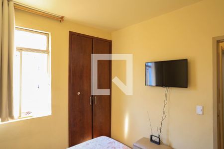 Quarto de apartamento à venda com 2 quartos, 58m² em Sagrada Família, Belo Horizonte