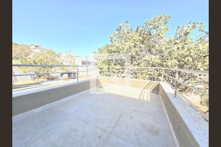 Casa à venda com 180m², 4 quartos e 2 vagas Casa à venda com 180m², 4 quartos e 2 vagasVaranda suíte 4