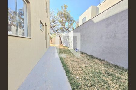 Casa à venda com 180m², 4 quartos e 2 vagas Casa à venda com 180m², 4 quartos e 2 vagasCorredor