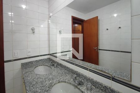 Banheiro Suíte  de apartamento para alugar com 4 quartos, 210m² em Cambuí, Campinas