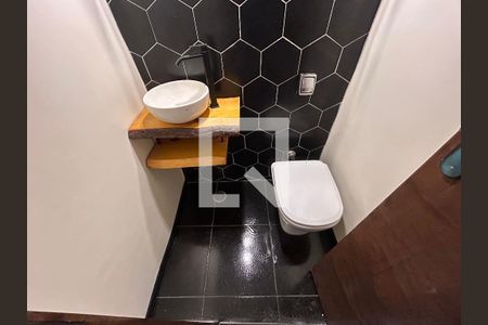 Lavabo de casa para alugar com 5 quartos, 195m² em Alto de Pinheiros, São Paulo