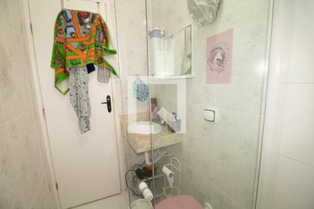 Banheiro suite 1 de casa de condomínio para alugar com 2 quartos, 70m² em Horto Florestal, São Paulo