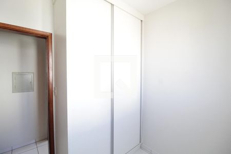 Quarto 2 de apartamento para alugar com 3 quartos, 80m² em Santa Mônica, Uberlândia