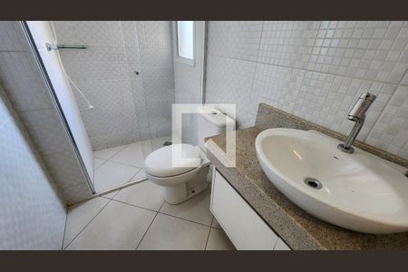 Banheiro de apartamento à venda com 2 quartos, 65m² em Centro, Jundiaí