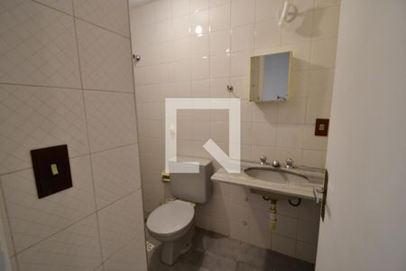 Banheiro de kitnet/studio para alugar com 1 quarto, 44m² em Botafogo, Campinas