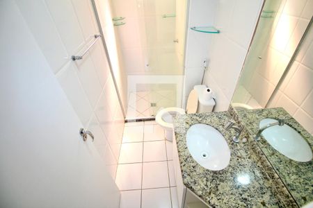 Banheiro da Suíte de apartamento para alugar com 3 quartos, 73m² em Boca do Rio, Salvador