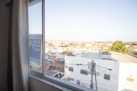 Sala de apartamento para alugar com 2 quartos, 62m² em Colubandê, São Gonçalo