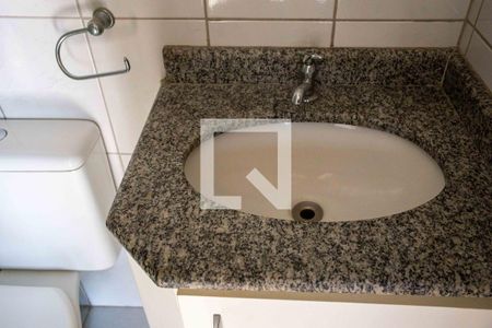 Banheiro de apartamento à venda com 3 quartos, 51m² em Vila Conceicao, Diadema