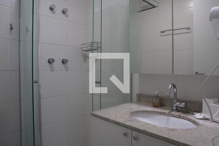 Banheiro de kitnet/studio para alugar com 1 quarto, 26m² em Sumarezinho, São Paulo